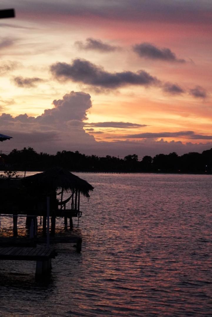 Boathouse Bungalows By The Sea Bocas Town Ngoại thất bức ảnh